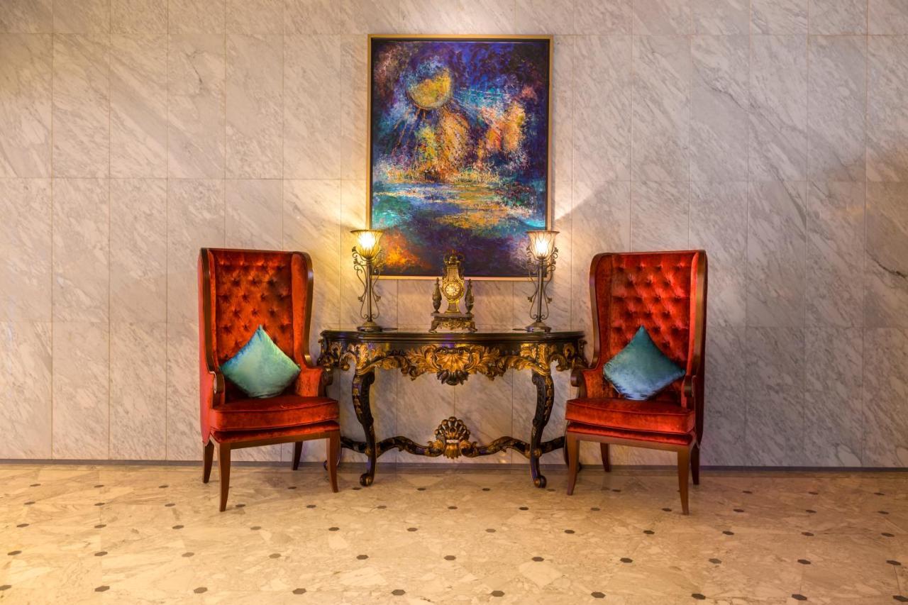 ออฟฟิตเซอร์ คลับ&โฮเต็ล Hotel อาบูดาบี ภายนอก รูปภาพ The interior of the hotel
