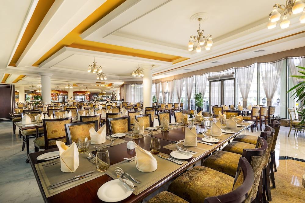 ออฟฟิตเซอร์ คลับ&โฮเต็ล Hotel อาบูดาบี ภายนอก รูปภาพ The restaurant