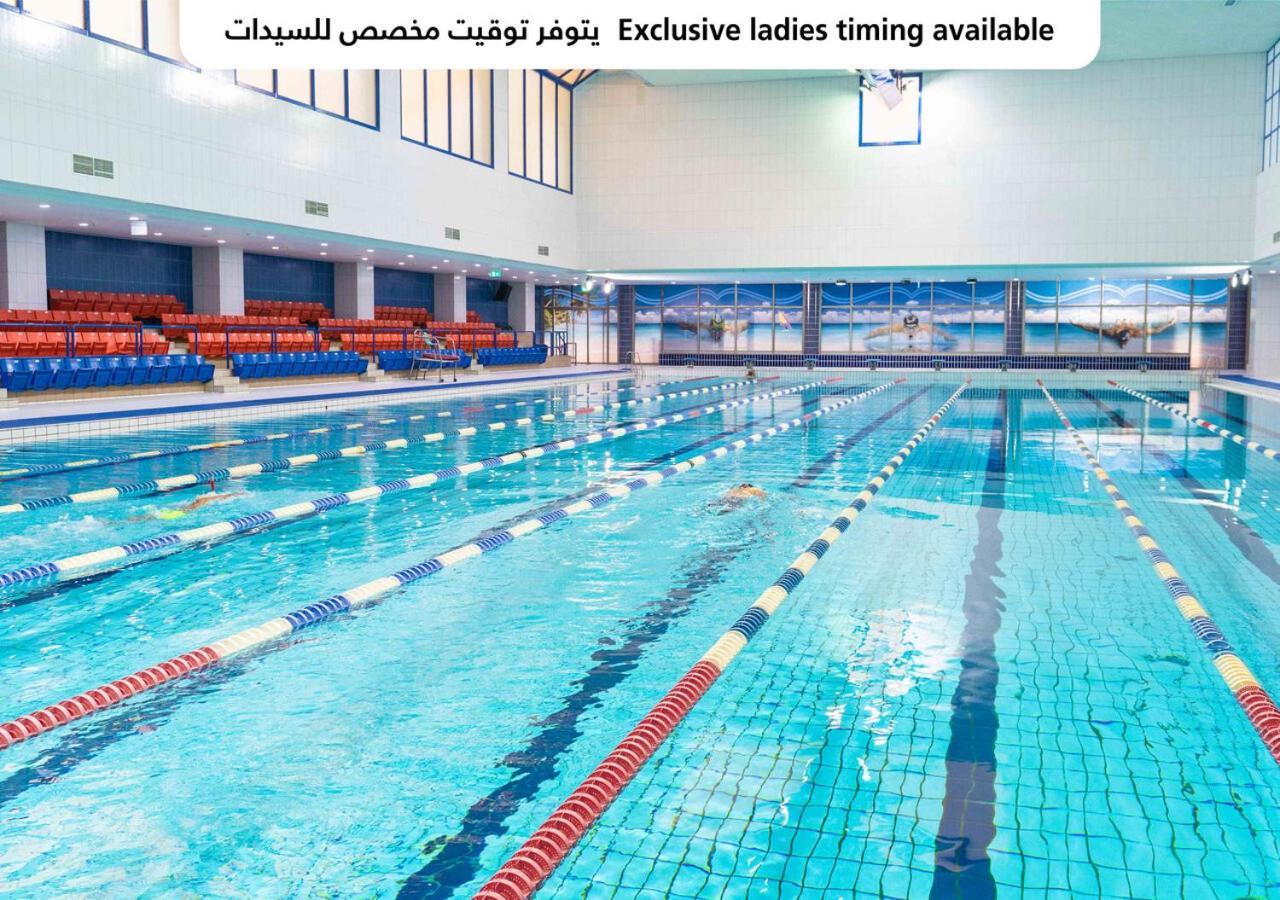 ออฟฟิตเซอร์ คลับ&โฮเต็ล Hotel อาบูดาบี ภายนอก รูปภาพ Swimming pool at the Al-Shaab Club