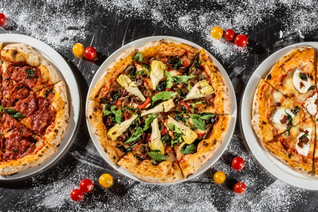 ออฟฟิตเซอร์ คลับ&โฮเต็ล Hotel อาบูดาบี ภายนอก รูปภาพ Pizzas from the restaurant
