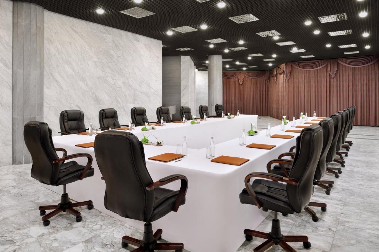 ออฟฟิตเซอร์ คลับ&โฮเต็ล Hotel อาบูดาบี ภายนอก รูปภาพ Boardroom