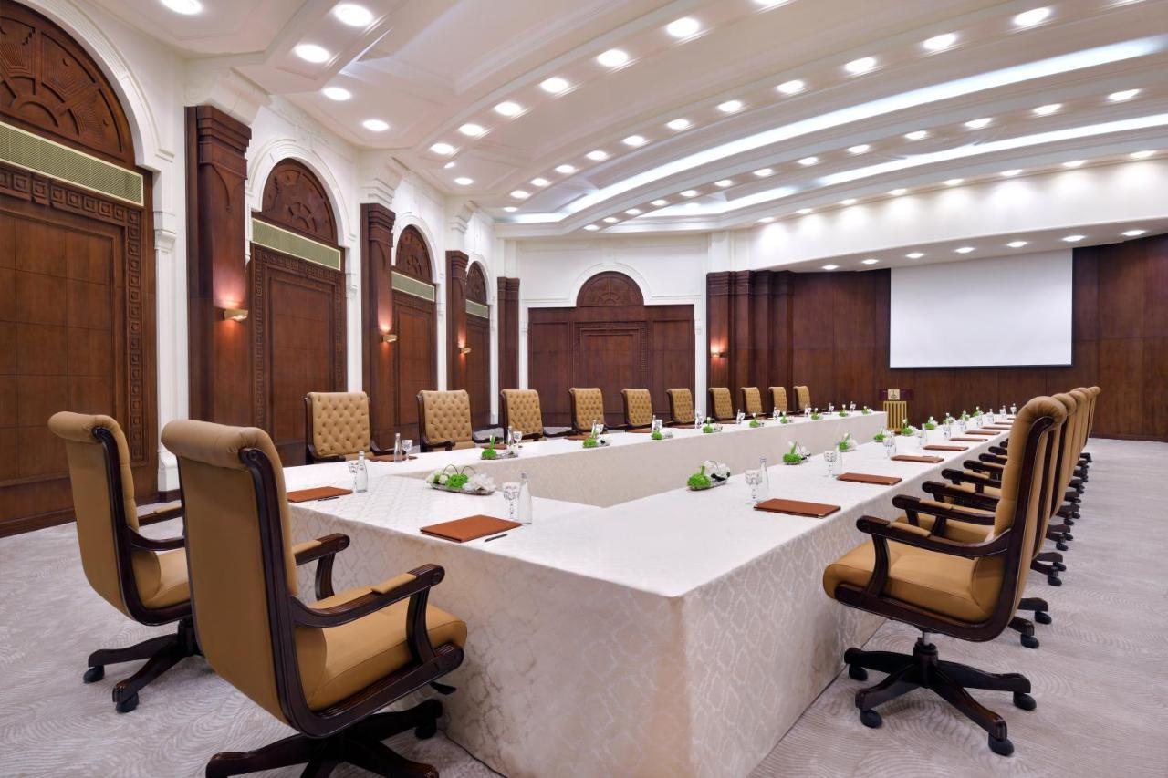 ออฟฟิตเซอร์ คลับ&โฮเต็ล Hotel อาบูดาบี ภายนอก รูปภาพ Meeting room at the Taj Mahal Palace, Mumbai