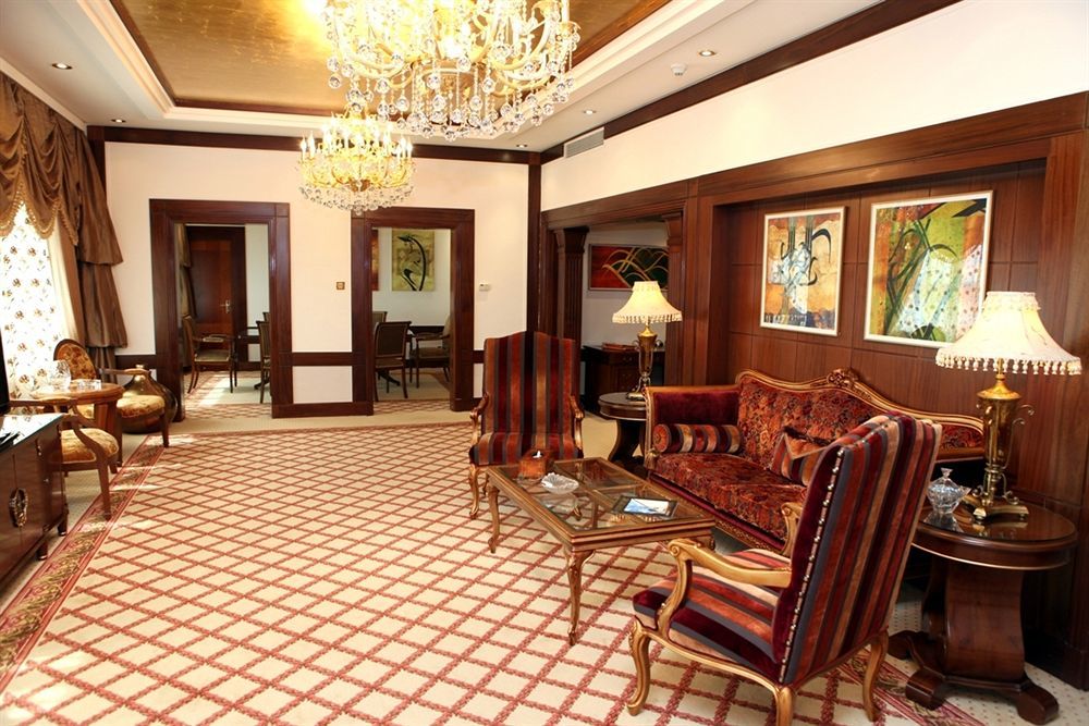 ออฟฟิตเซอร์ คลับ&โฮเต็ล Hotel อาบูดาบี ภายนอก รูปภาพ Interior of the Presidential Suite